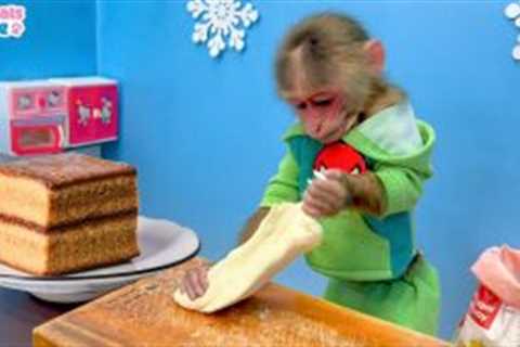 Chef BiBi helps dad make sponge cake for breakfast