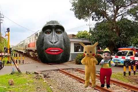 Funny Baboon Train with Red Lipstick Speaks to 2 Clowns in Front of Him | Funny Train Videos